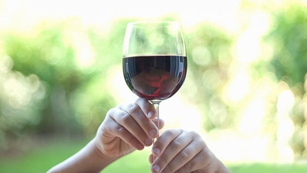 Один бокал вина в день может быть опасен для сердца