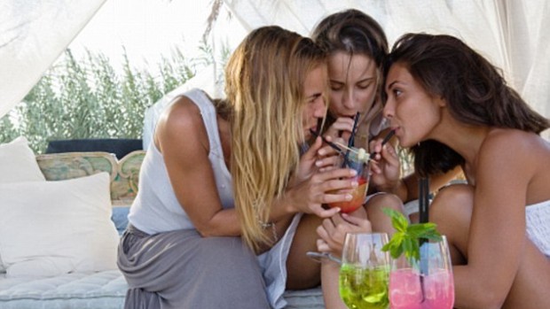 Употребление алкоголя в подростковом возрасте изменяет мозг молодых людей
