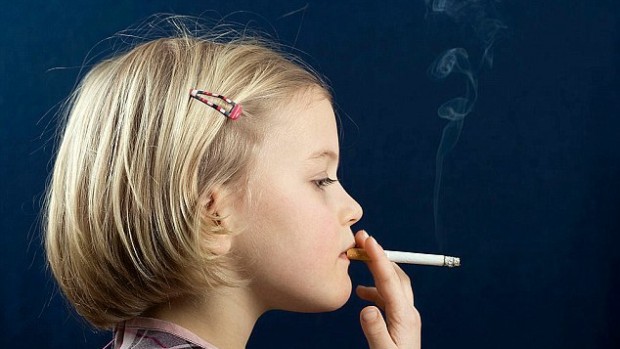 Дети более склонны курить и выпивать в раннем возрасте, если они не живут с обоими родителями