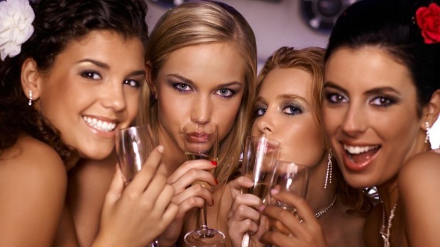 Неуверенные в себе девочки-подростки пьют больше спиртного