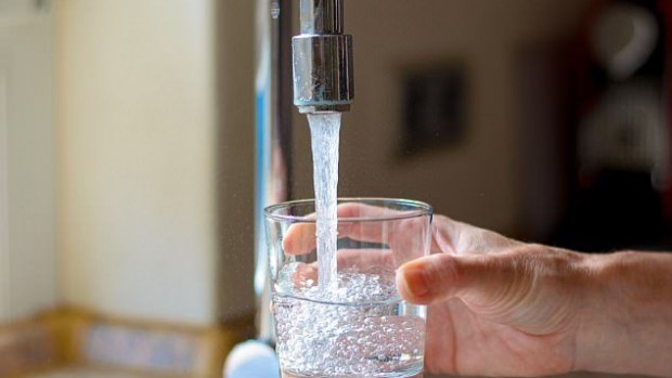 Питьевая вода с кремнием защищает от болезни Альцгеймера