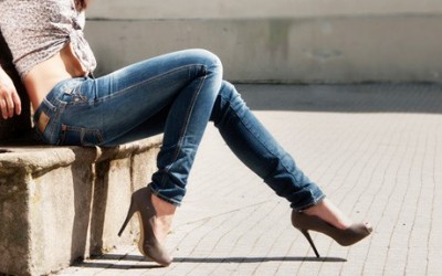 Как выгодно купить женские джинсы в интернет магазине