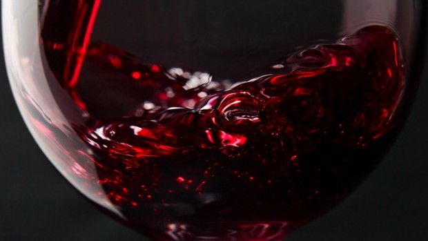 Красное вино может защитить от поликистоза яичников