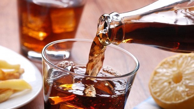 Подростки выпивают 234 банки газированных напитков в год