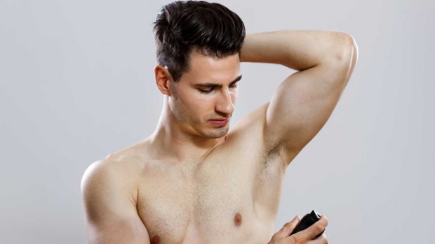 Использование дезодоранта может сделать мужчину более привлекательным