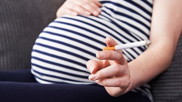 Возрастные ограничения на электронные сигареты вызвали всплеск курения сигарет среди беременных подростков