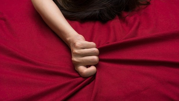 Лесбиянки чаще испытывают оргазм в постели, чем гетеросексуальные женщины