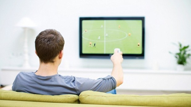 Молодые люди страдают от старческих болезней, потому что часто смотрят телевизор