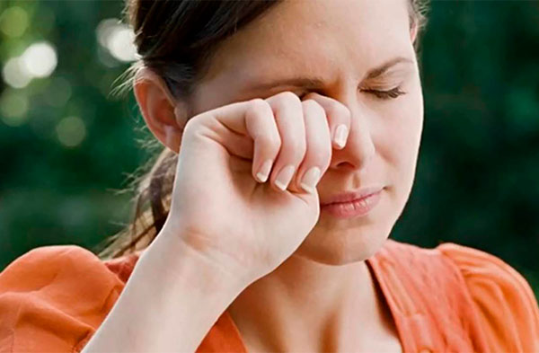 5 способов справиться с аллергией и слезящимися глазами