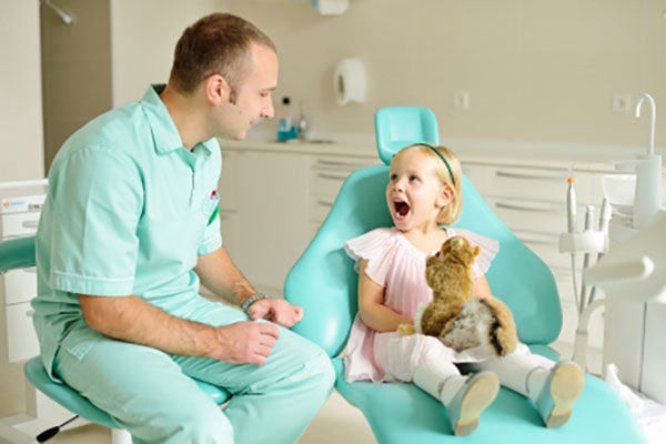 С какими проблемами приходят к детскому стоматологу