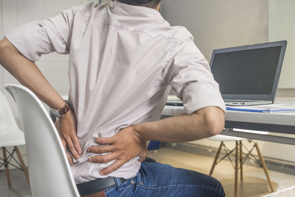 Как помочь больной спине