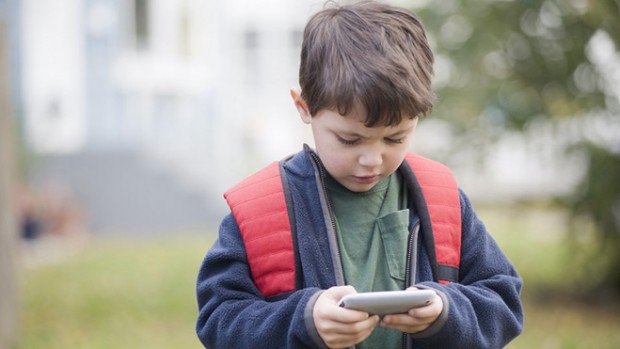 Медики доказали, что использование смартфонов ухудшает здоровье детей