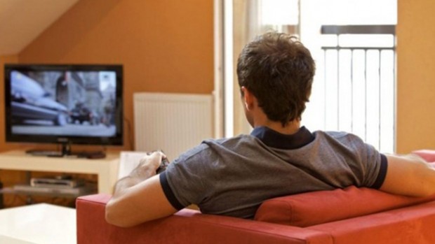 Медики определили, чем опасен просмотр телевизора