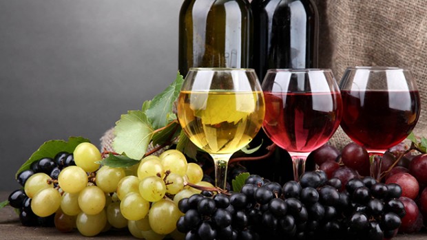 Специалисты объяснили, почему вино полезно пить перед сном